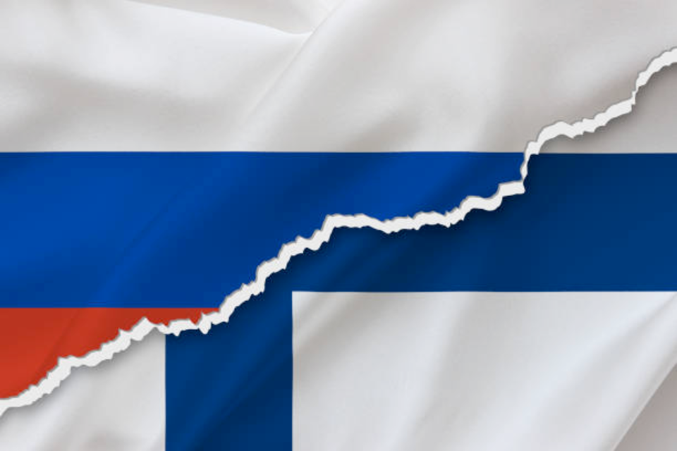 Finlandia cierra el paso fronterizo con Rusia ante la afluencia de migrantes